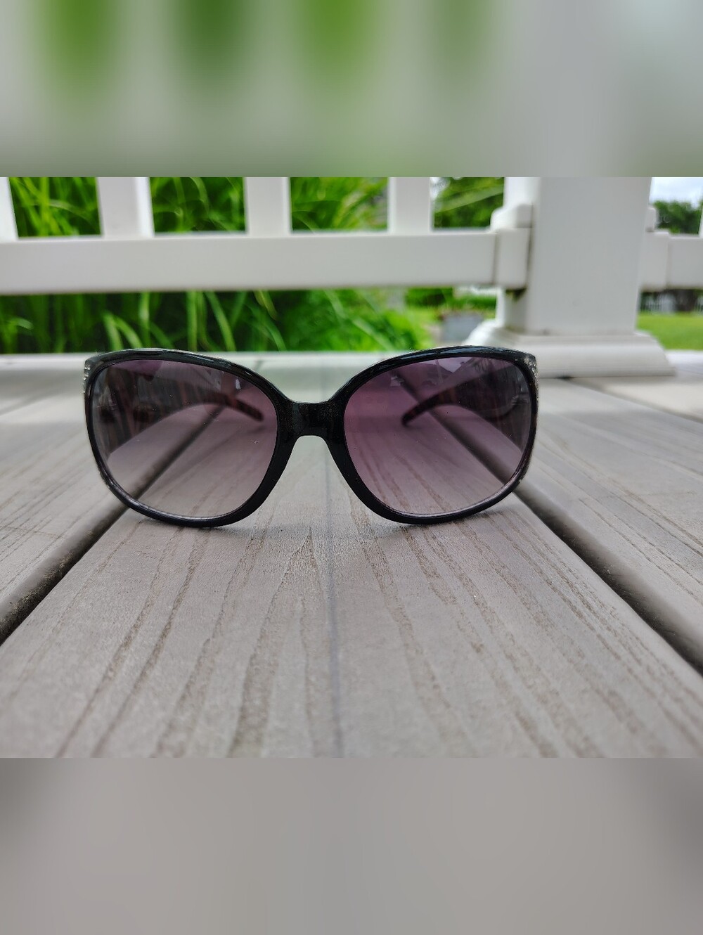 Women's Black Sunglasses with Gradient Lenses
